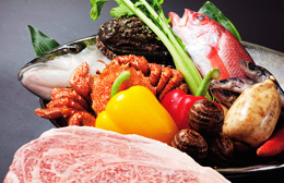 「旬の恵みコース」（特別価格8,400円）では、主品として、のどぐろ（アカムツ）、鮑、毛蟹の中から2品を選ぶことができる
